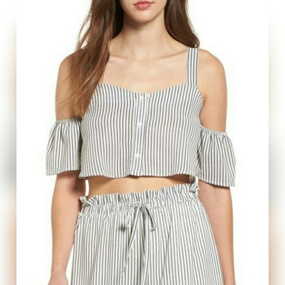 🆕🌿NORDSTROM CROP TOP🌿 - Picture 1 of 1